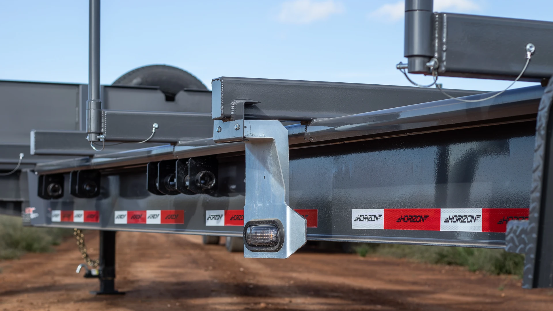 horizon trailers img